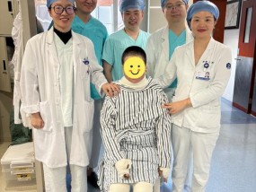 烧伤妈妈丈夫称以后菜都他做 坚强母亲盼早日康复