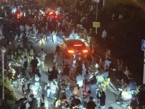 郑州夜骑开封爆火致交通拥堵 大学生夜奔潮引发关注