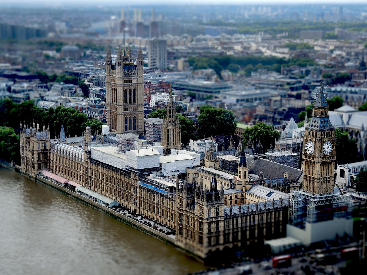 英国1月份经济萎缩 工党政府再遇挫折